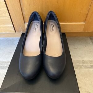 Navy Clarks heels *new worn once